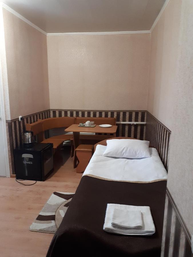 Hotel Gostynnyi Dvir Sharhorod Exterior foto